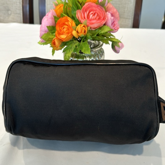 Authentic Fendi toiletry bag - Picture 3 of 11